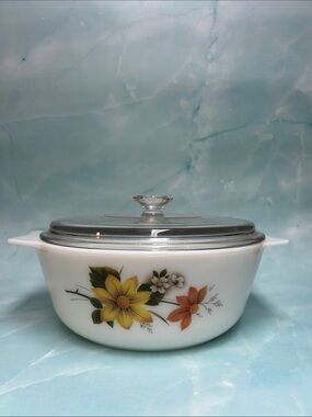 PYREX | Autumn Glory Pattern | 1960s large casserole dish with lid